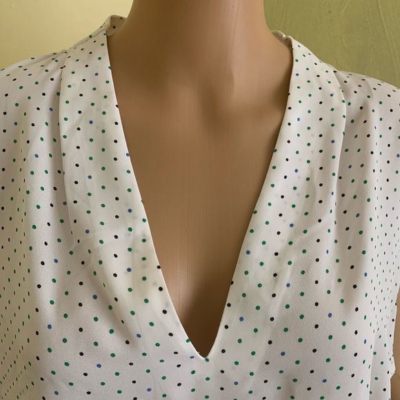 V-Neck Sleeveless Top
HALOGEN® - Picture 2 of 5